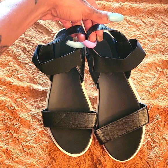 Sandals - Picture 4 of 5